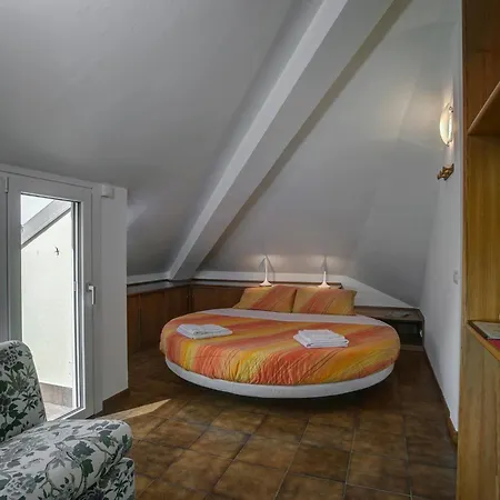 Il Colombe Oda ve Kahvaltı 4*
